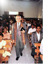 Culto Mission�rio, Dilli, Timor do Leste 1994.